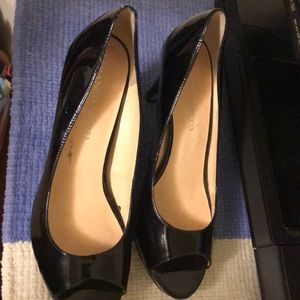 Peep toe black pumps